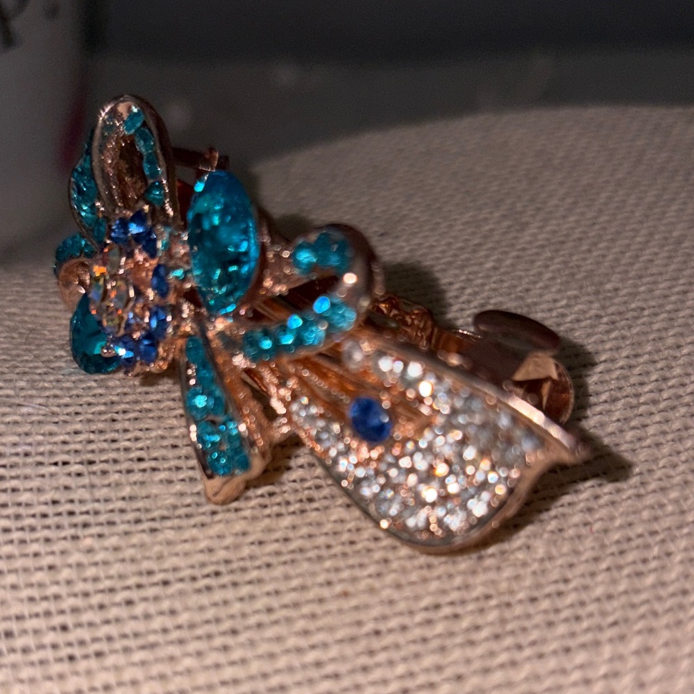Sparkling Teal Crystal Hair Clip - Picture 2 of 9
